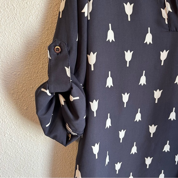 41 HAWTHORN | 3/4 Sleeve Silky Notch Neck Tulip Blouse - Picture 2 of 5